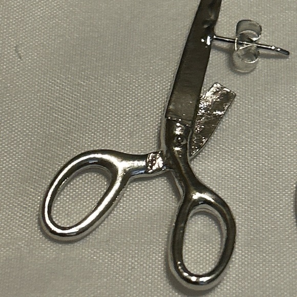 Pierced Earrings Scissors Cutting Silver Metal Jewelry Emo Goth hair Stylist new - Picture 5 of 7